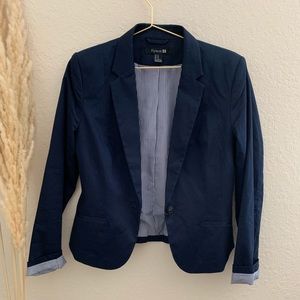 NAVY BLAZER